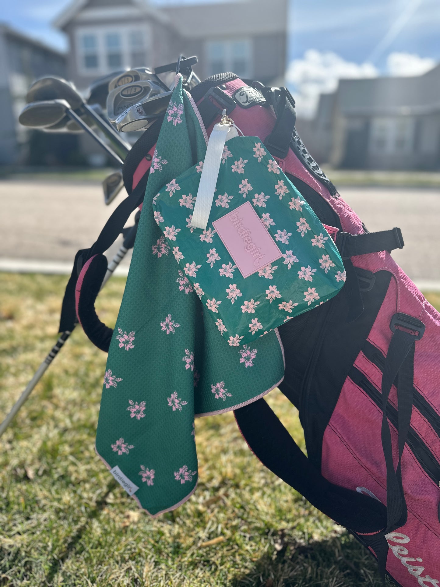 Set of 2: Augusta Azalea Magnetic Golf Towel and Golf Accessory Bag